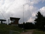 Normálně horní stanice lanovky na Zakletém vrchu, nyní pracoviště pro 70cm. (6/16) Normálně horní stanice lanovky na Zakletém vrchu, nyní pracoviště pro 70cm. (6/16)
