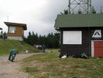 Ač to tak nevypadá, tak udrželi a stožár i antena je bezpečně na zemi. (9/16) Ač to tak nevypadá, tak udrželi a stožár i antena je bezpečně na zemi. (9/16)