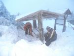 Vyhrabávání přístřešku (2/14)